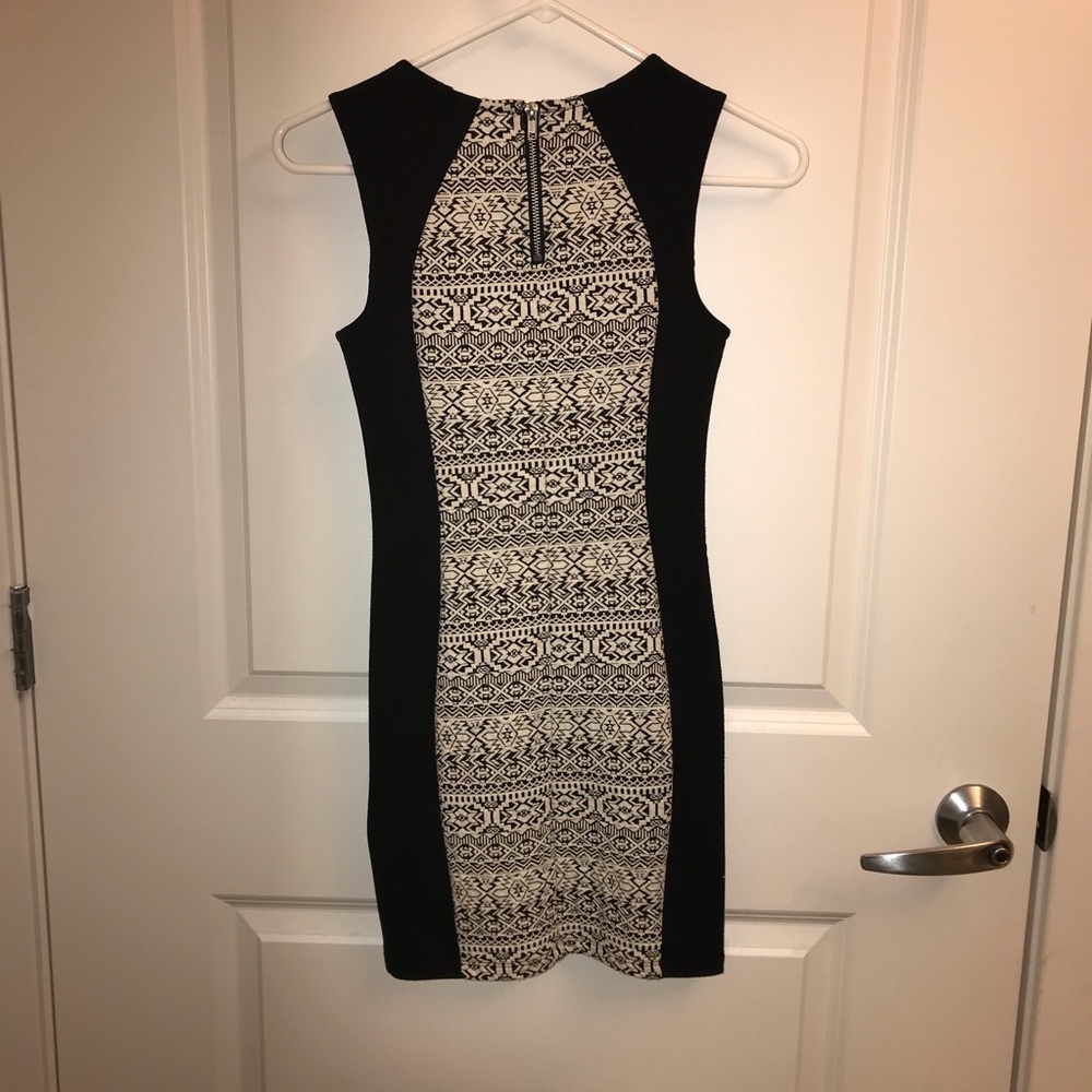 {h&m} DRESS - Picture 2 of 2